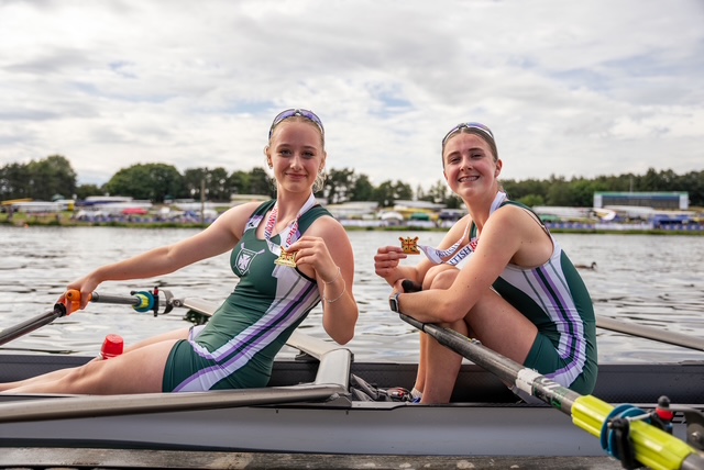 Rowers getting medals at Britchamps